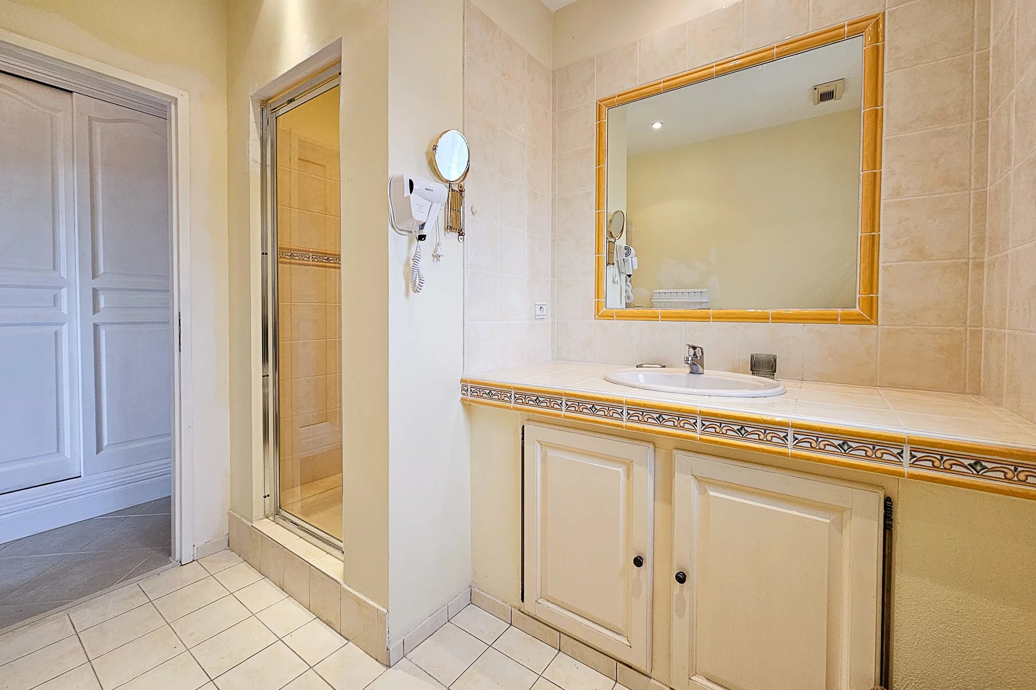 B&D France 10199 Provence (12).jpg