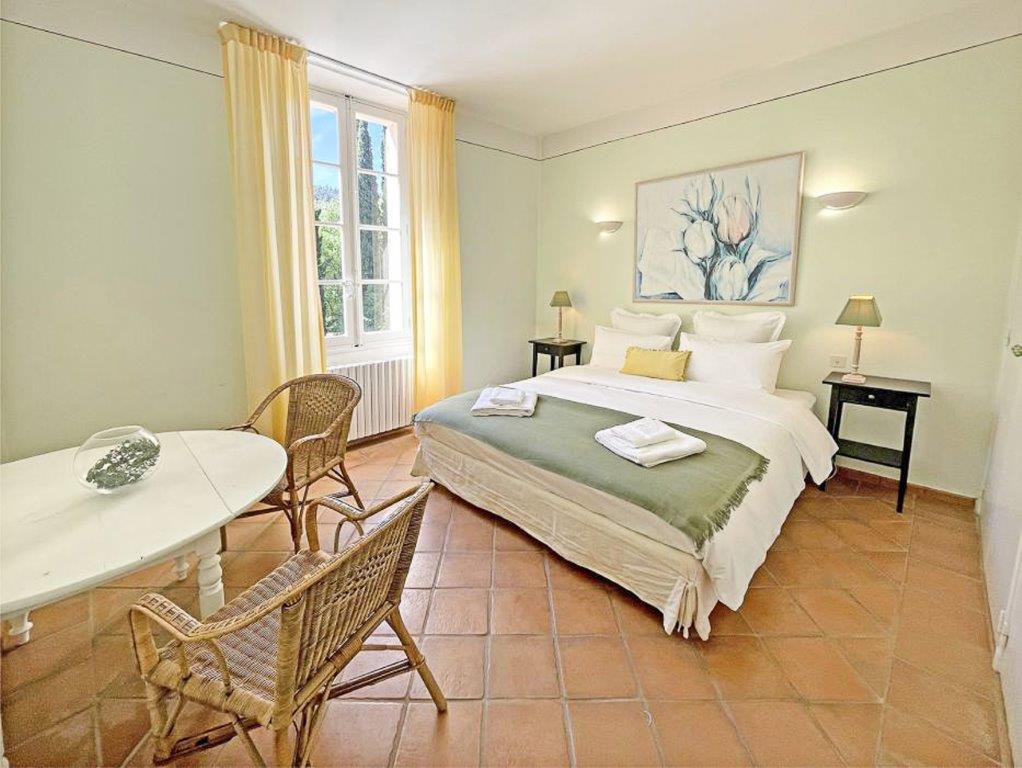 B&D France 1347 Provence (9).jpg