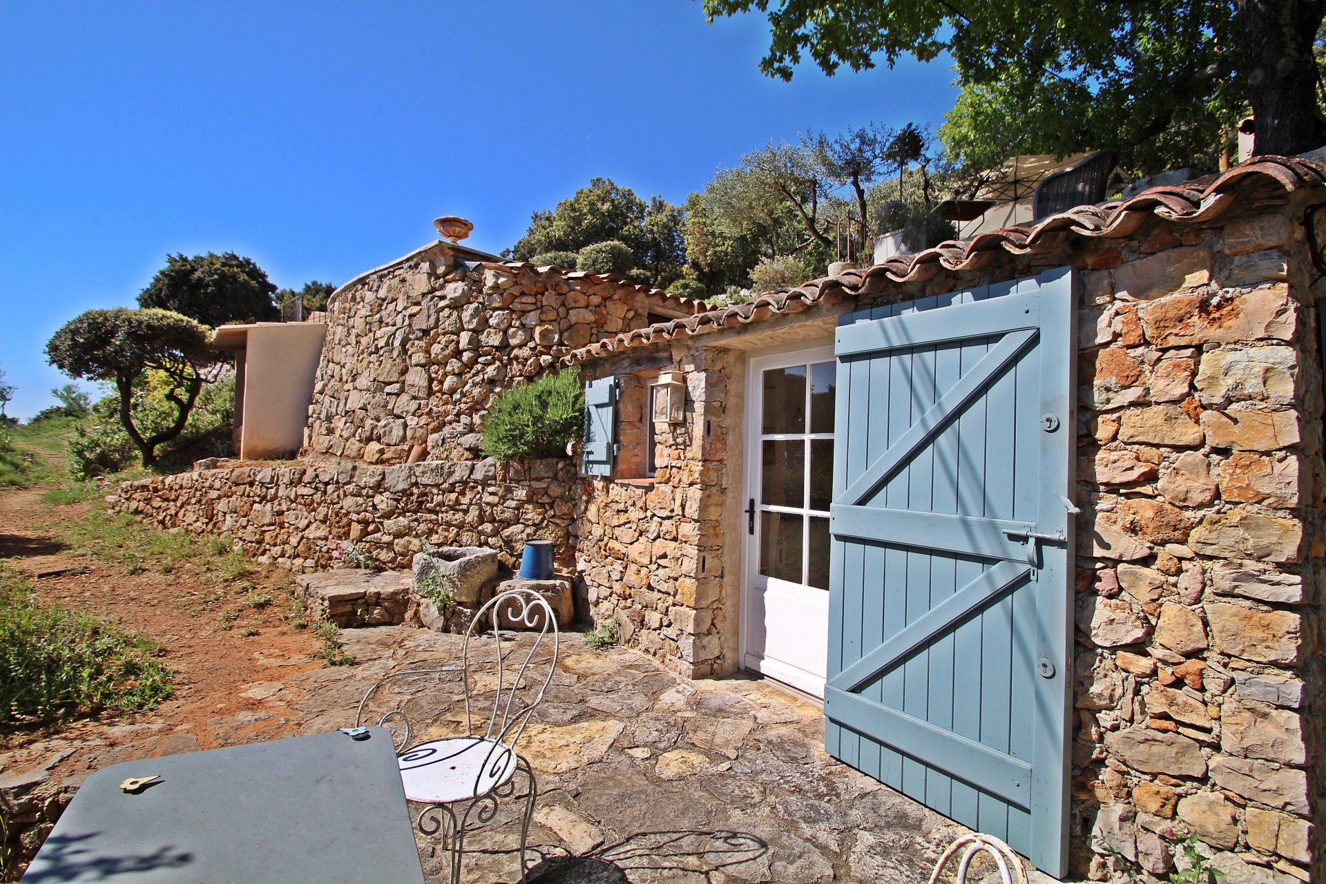 B&D France 1652 Provence (16).jpg