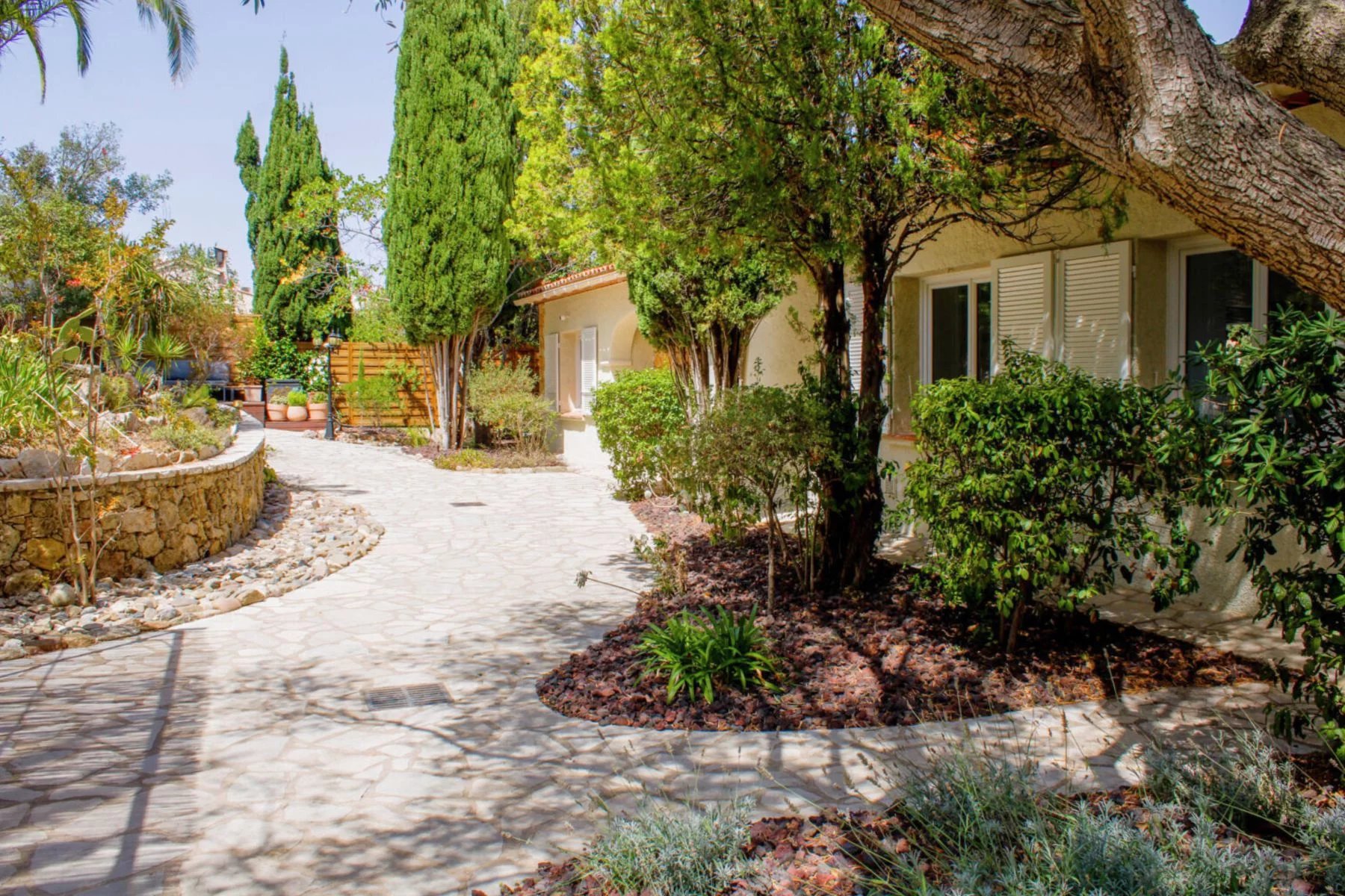 B&D France 2433 Provence (19).jpg