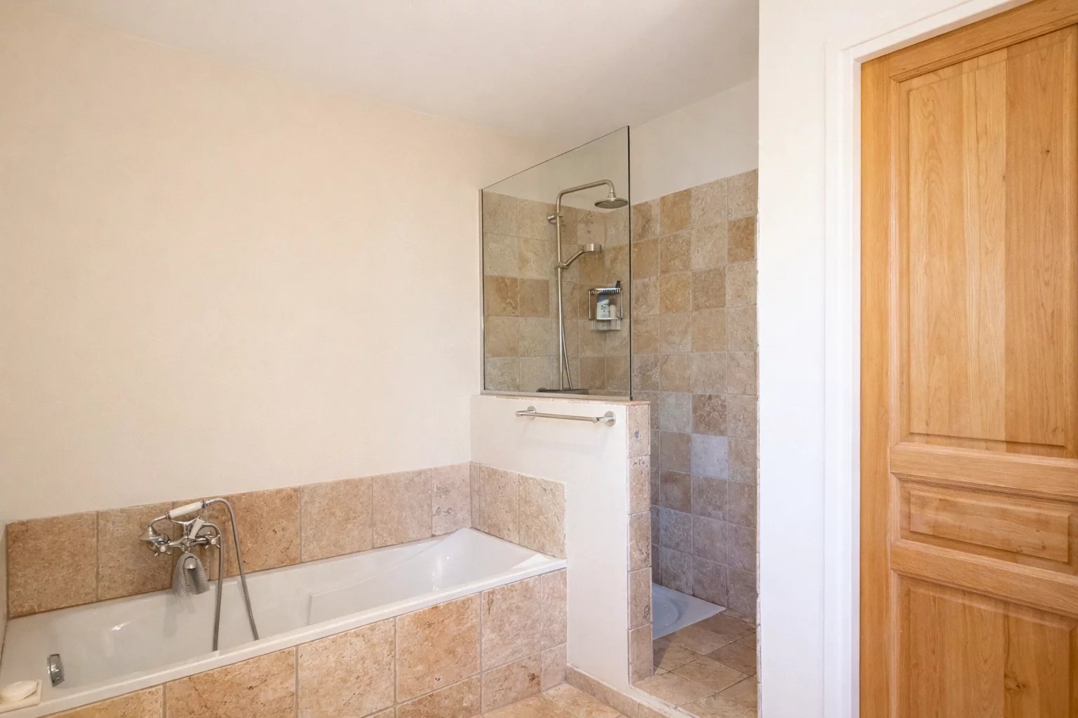 B&D France 3400 Provence (15).jpg