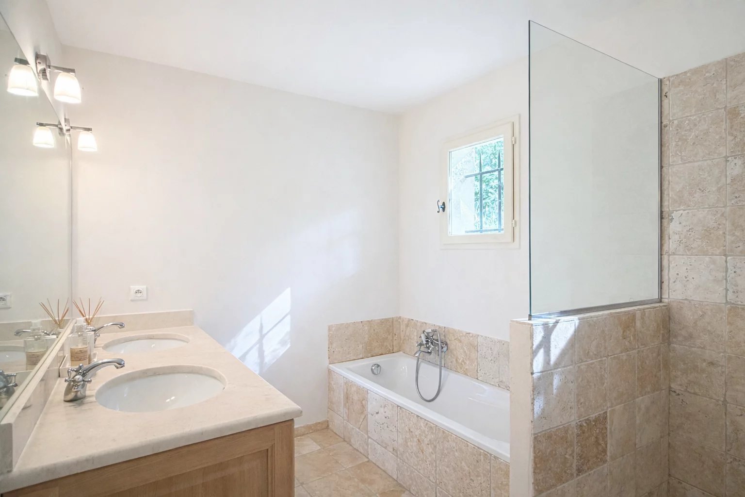 B&D France 3400 Provence (24).jpg