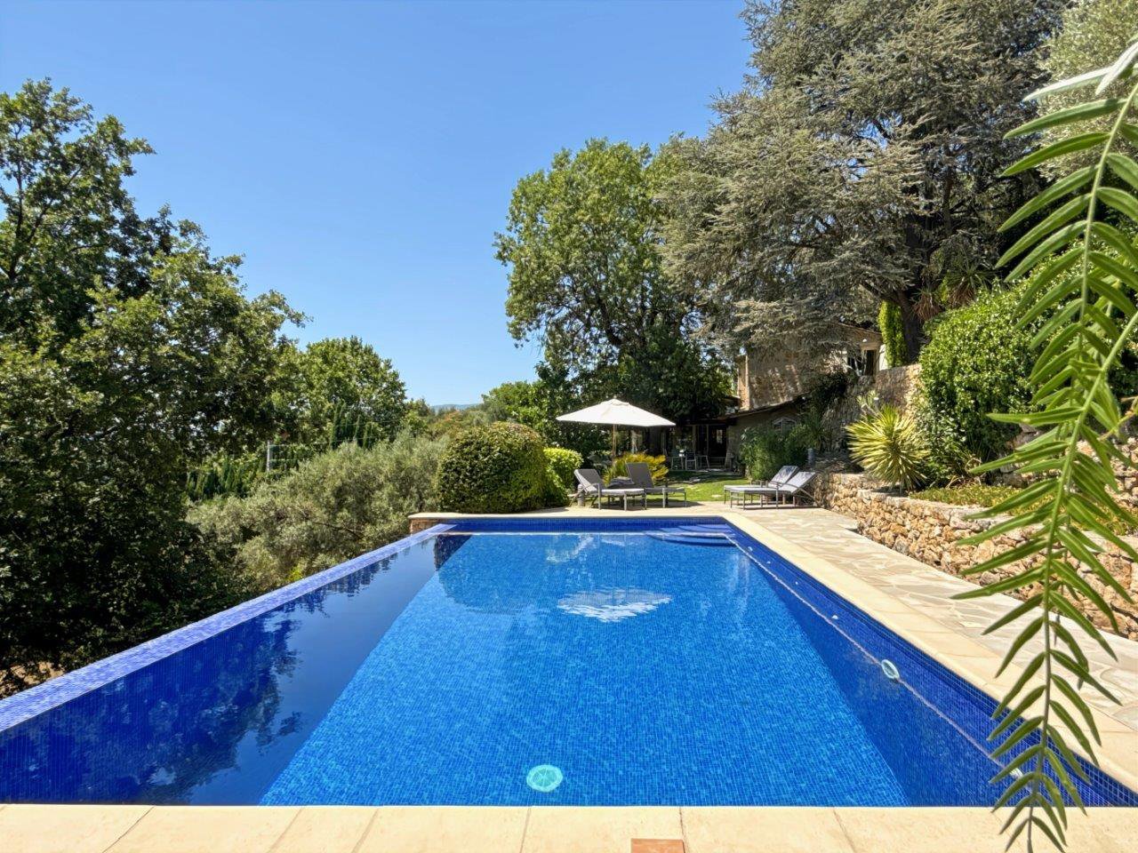 B&D France 3414 Provence (24).jpg